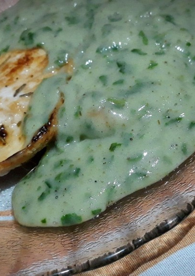 Una foto de Filet de pollo en salsa verde 🌱😋