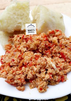 A picture of Eggsauce.