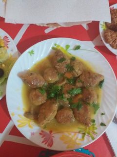 صورة لوصفة كفتة الدجاج محشوة بالجبن بصلصة الشومبينيون والكريمة