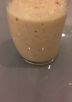 A picture of Apple dates milkshake.