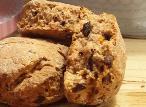 Foto di Biscotti morbidi integrali con cioccolato e scorza d'arancia