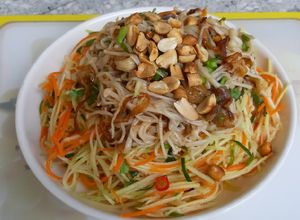 Hình của món Gỏi Xoài Nấm Kim Châm.