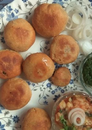 A picture of Fry Litti in ghee.