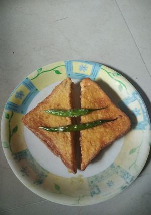 A picture of Stuffed bread Pakoda.