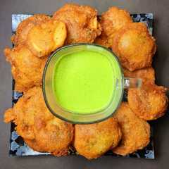 A picture of आलू सूजी पकौड़ा (Aloo suji pakoda recipe in Hindi).