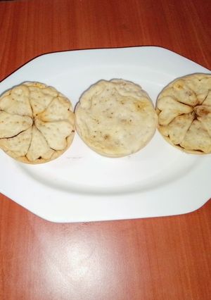 A picture of Flower mini pies 🥧🌸.