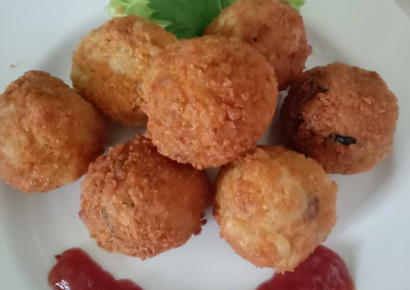 Bola bola makaroni keju