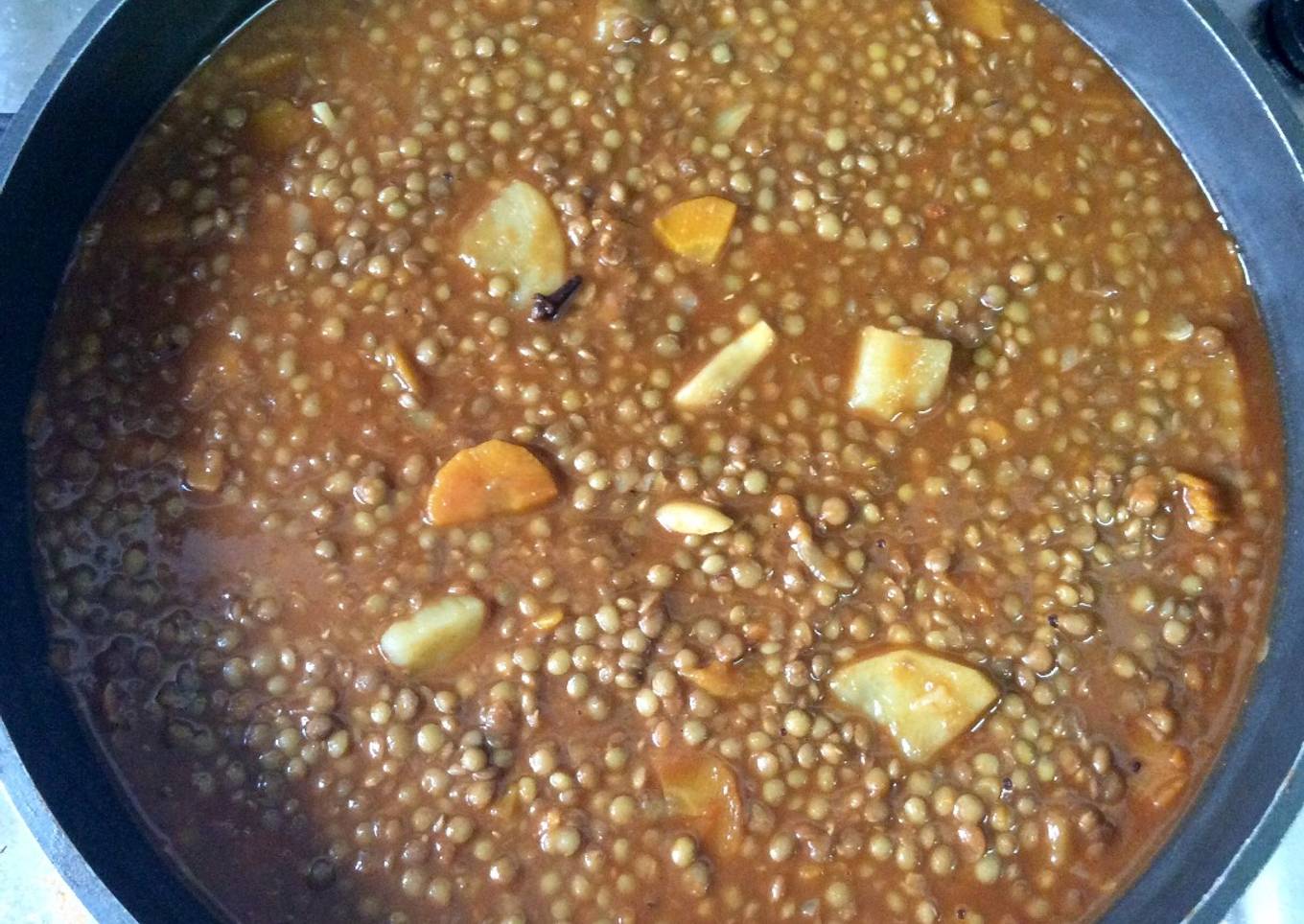 Lentejas con curry y clavo