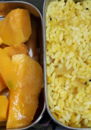 A picture of Day 1 yellow day. Moongdhall Rice and mango.