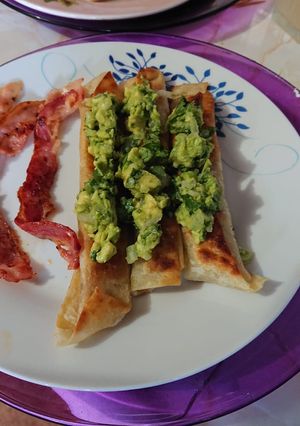 Una foto de Rollitos rellenos con Philadelphia y tocino
