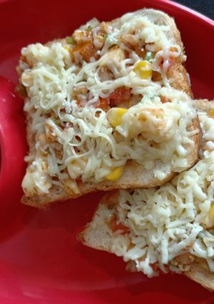 A picture of Bread Pizza.