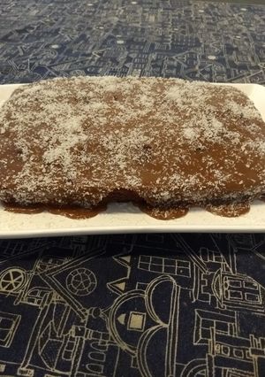Una foto de Brownie con dulce de leche y coco
