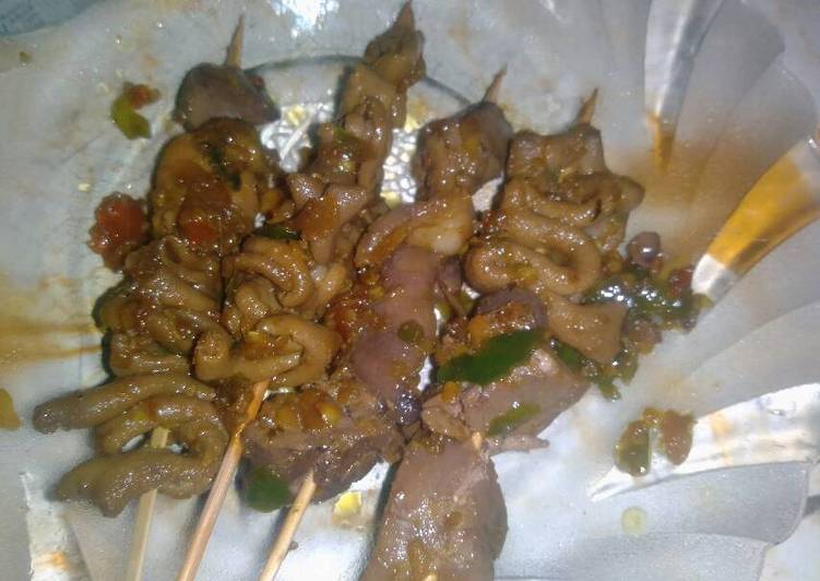 Sate usus + ati ayam. Uenak