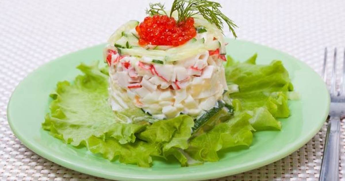 Рецепт царский салат с кальмарами и красной икрой крабовыми палочками и