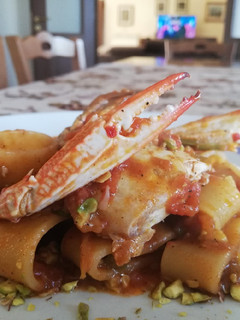 Foto di Calamarata con Granchio, Pelati Paprika Granella di Pistacchio