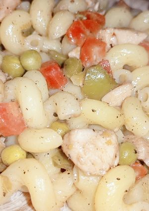 A picture of Achari chicken veg pasta.