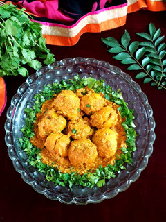 ભરેલાં બટાટા નું શાક (Stuffed Potato Sabji recipe in Gujarati) રેસીપી મુખ્ય ફોટો