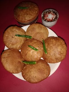 आलू कचौड़ी (Aloo Kachori recipe in Hindi) रेसिपी मुख्य फोटो
