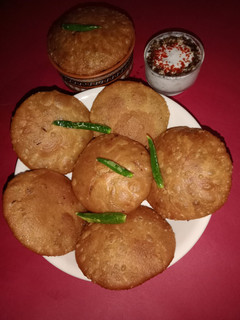 आलू कचौड़ी (Aloo Kachori recipe in Hindi) रेसिपी मुख्य फोटो