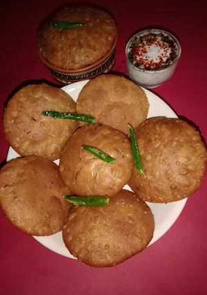 A picture of Aloo Kachori.