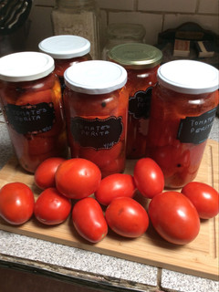 Una foto de Tomates peritas en conserva 🍅🍅🍅🍅🍅