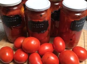 Una foto de Tomates peritas en conserva 🍅🍅🍅🍅🍅