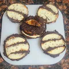 A picture of Marie Biscuit Cake.