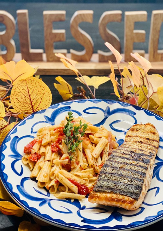 Una foto de Penne pasta con tomate cherry asado (Gluten free & dairy free) 🥰