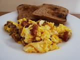 Huevos con longaniza