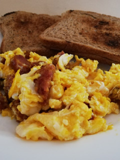 Una foto de Huevos con longaniza