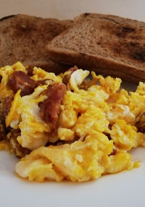 Una foto de Huevos con longaniza