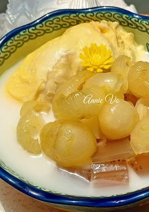 Hình của món Chè nhãn thạch sầu riêng.