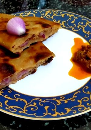 পেঁয়াজ পরোটা (peaj porota recipe in bengali) রেসিপির প্রধান ছবি