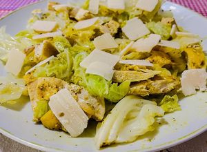 Foto di Insalata di verza e petto di pollo