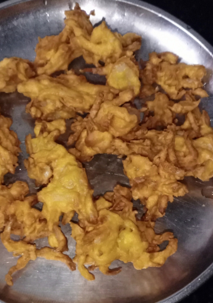 ઓનીયન પકોડા (Onion Pakoda Recipe In Gujarati) રેસીપી મુખ્ય ફોટો