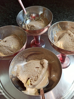 * சாக்கோ ஐஸ் க்ரீம்*(choco ice cream recipe in tamil) செய்முறை முக்கிய புகைப்படம்