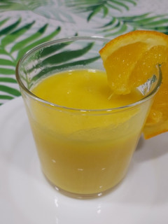 Una foto de Licuado de naranja, pera y nueces
