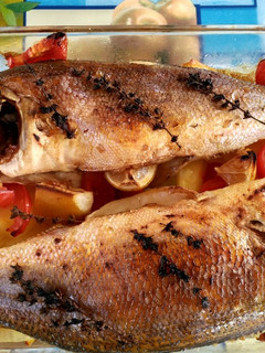 Una foto de Lubina al horno
