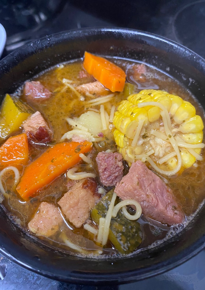 Una foto de Sopa de jamón y salchichón