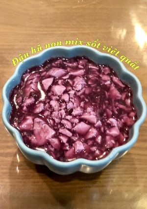 Hình của món Đậu hũ non mix sốt việt quất.