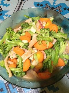 Foto resep Tumis Brokoli-Wortel Cumi Asin Saos Tiram