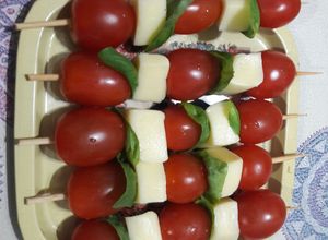 Una foto de Pinchos caprese