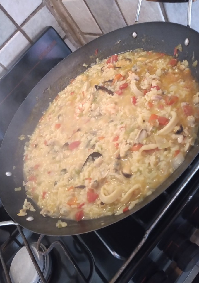 Una foto de Paella de mariscos 🦞🦀🦑🦐