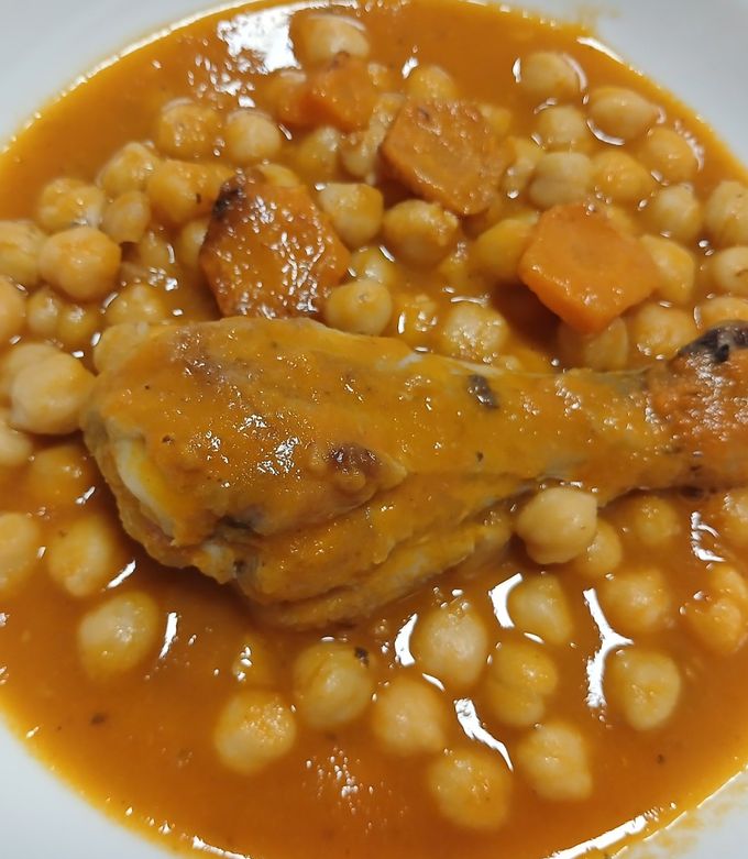Foto principal de Garbanzos y muslos de pollo