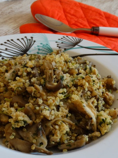 Una foto de Quinoa con setas