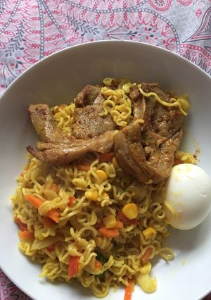 A picture of Spicy noodles with lamb chops.