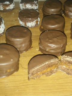 Una foto de Alfajores de chocolate