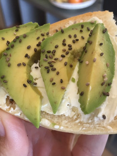 Foto principal de Tosta de queso crema y aguacate con semillitas