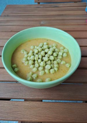 Zellerkrémleves mentesen zellerszárból recept fotója