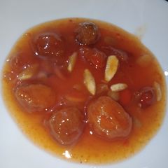 A picture of Aloo bukhary ki chattni.